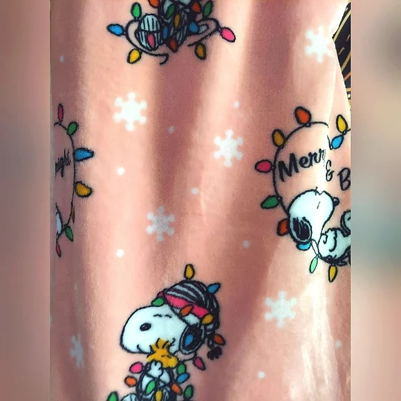 NWT Snoopy Soft Pink Holiday Fleece Throw Blanket - Picture 2 of 4